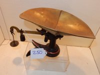 250 SMALL CHICAGO SCALE CO. SCALE W/ BRASS PAN