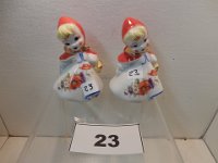 23 - SHAWNEE LITTLE RED RIDING HOOD RANGE SIZE SHAKERS